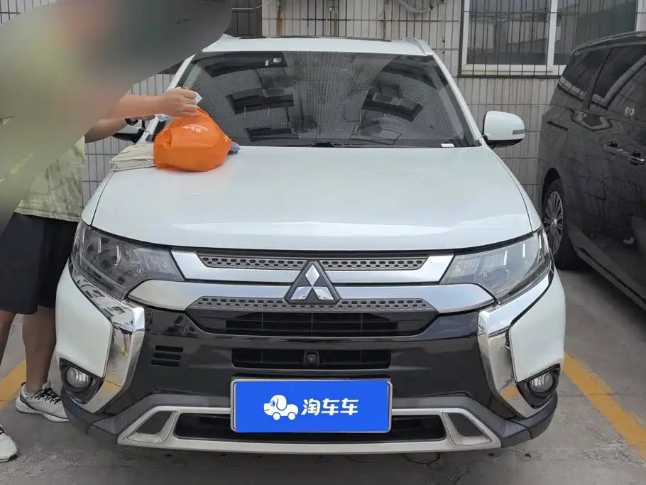 Фото 2 - Mitsubishi Outlander