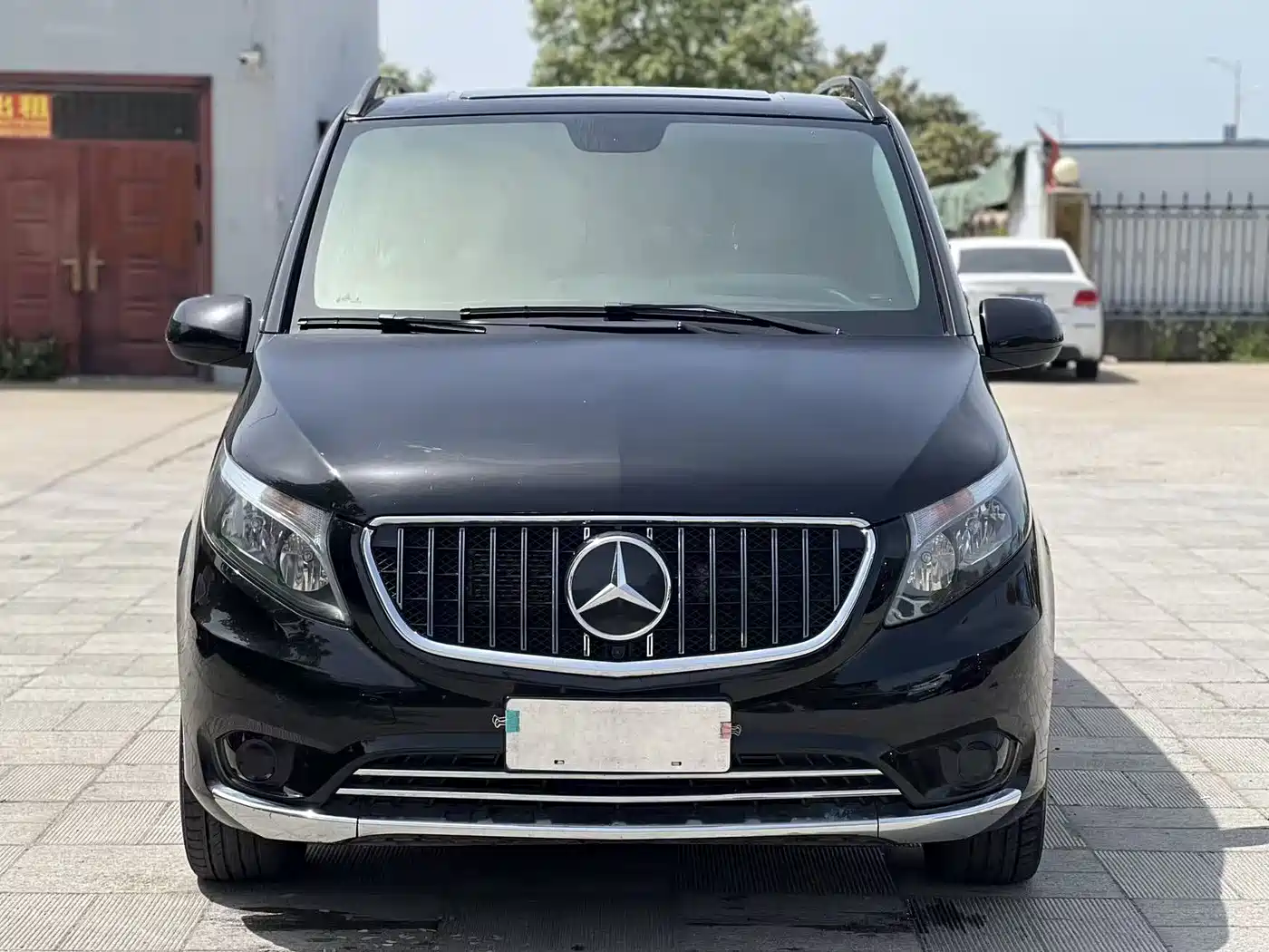 Mercedes-Benz Vito 2023 2.0T Elite 9-Seater фото 2