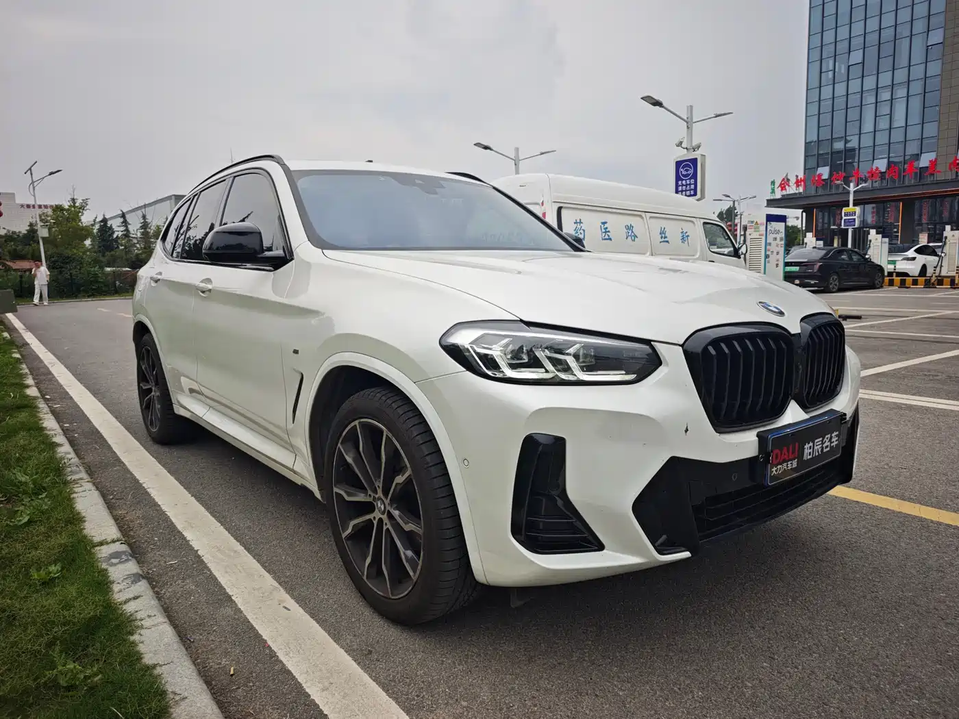 BMW X3 2022 Facelift xDrive30i Leading M Shadow Edition фото 3