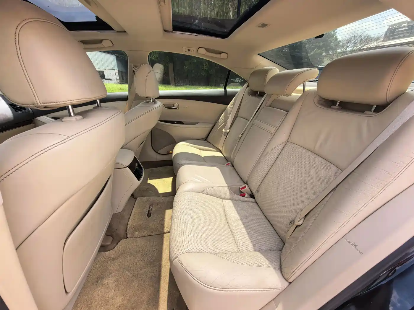Фото 14 - Lexus ES