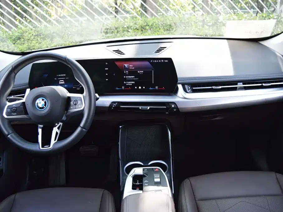 BMW iX1 2025