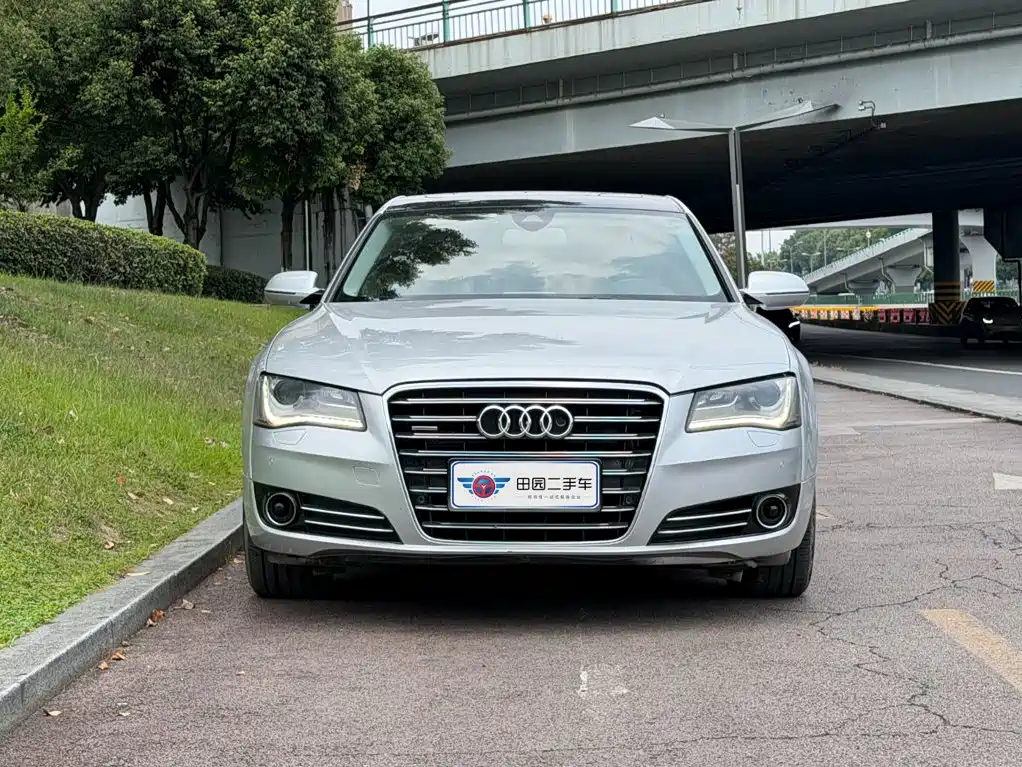 صورة 2 - Audi A8