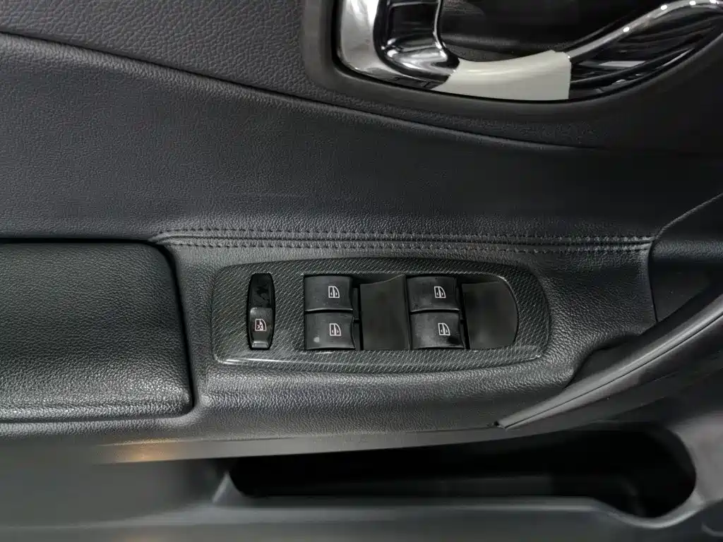 Renault Koleos (Import) 2012 2012 2.5L 4WD Comfort Navigation Edition