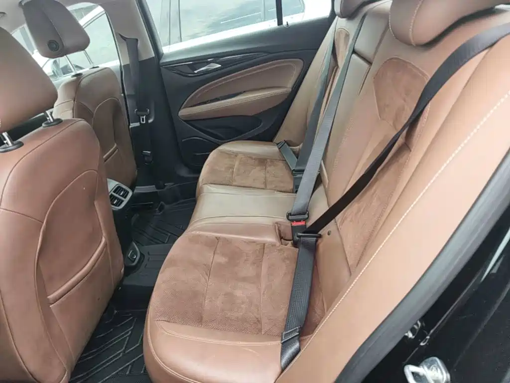 Photo 17 - Buick Regal