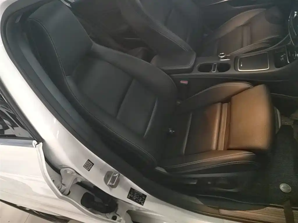 Mercedes-Benz GLA 2017 GLA 200 Fashion фото 25