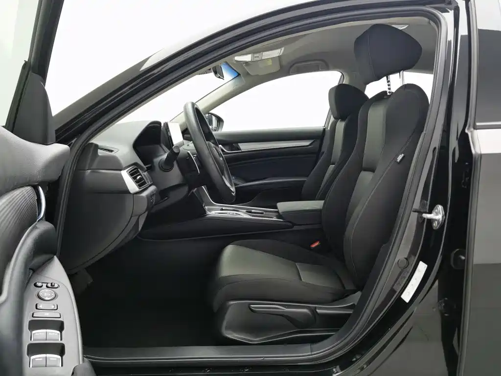 Photo 10 - Honda Accord