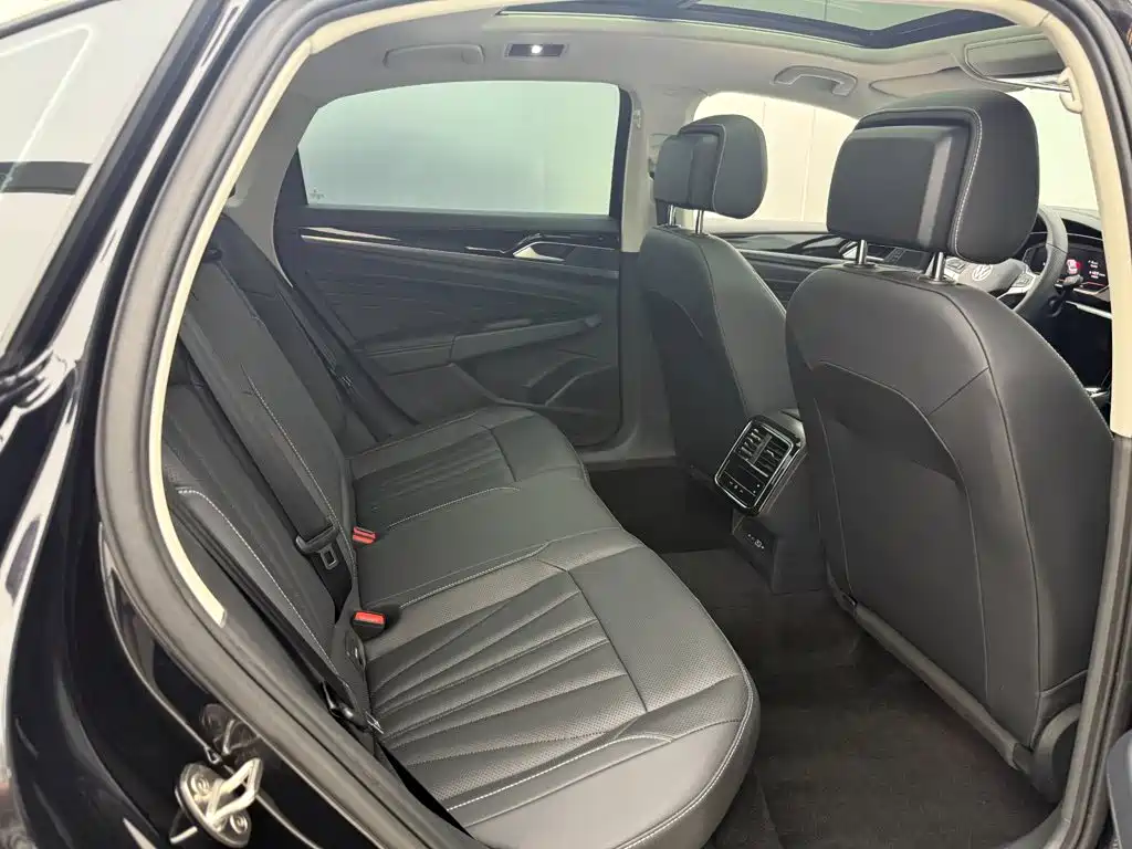 Volkswagen Passat 2025 2025 Outstanding 380TSI Dragon Soaring Edition