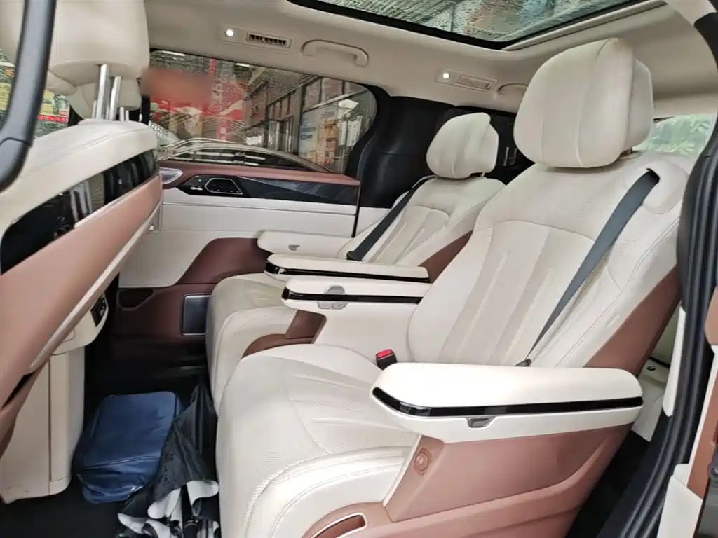 BYD Xia 2025 DM-i 1.5T 180km Surpass Edition фото 17