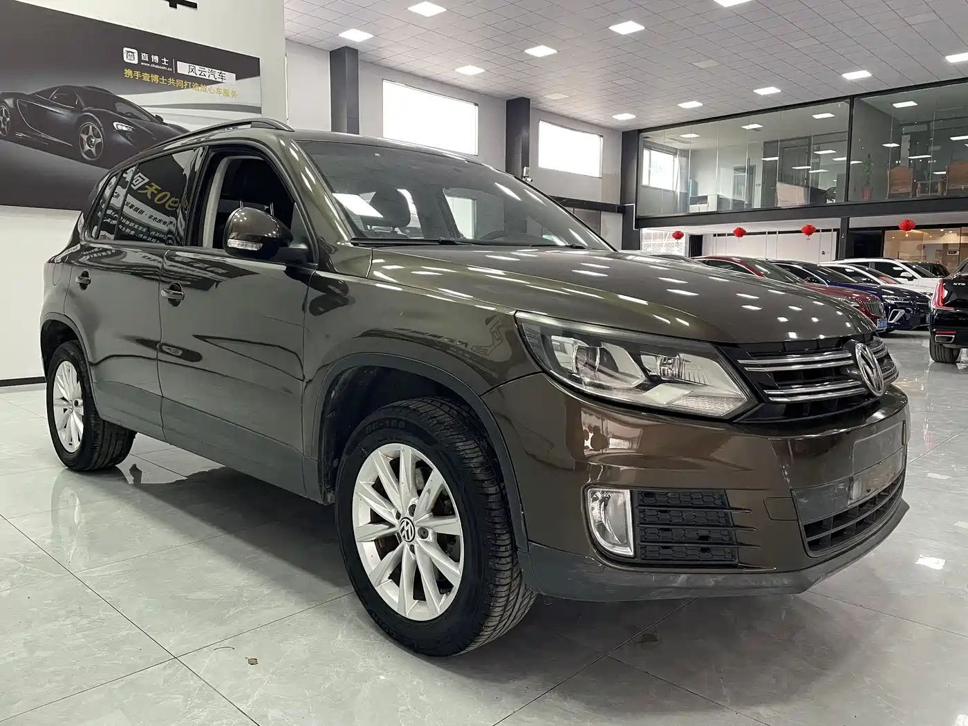 VOLKSWAGEN TIGUAN
