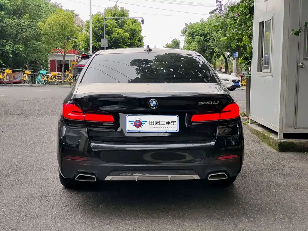 Photo 5 - BMW 5 Series