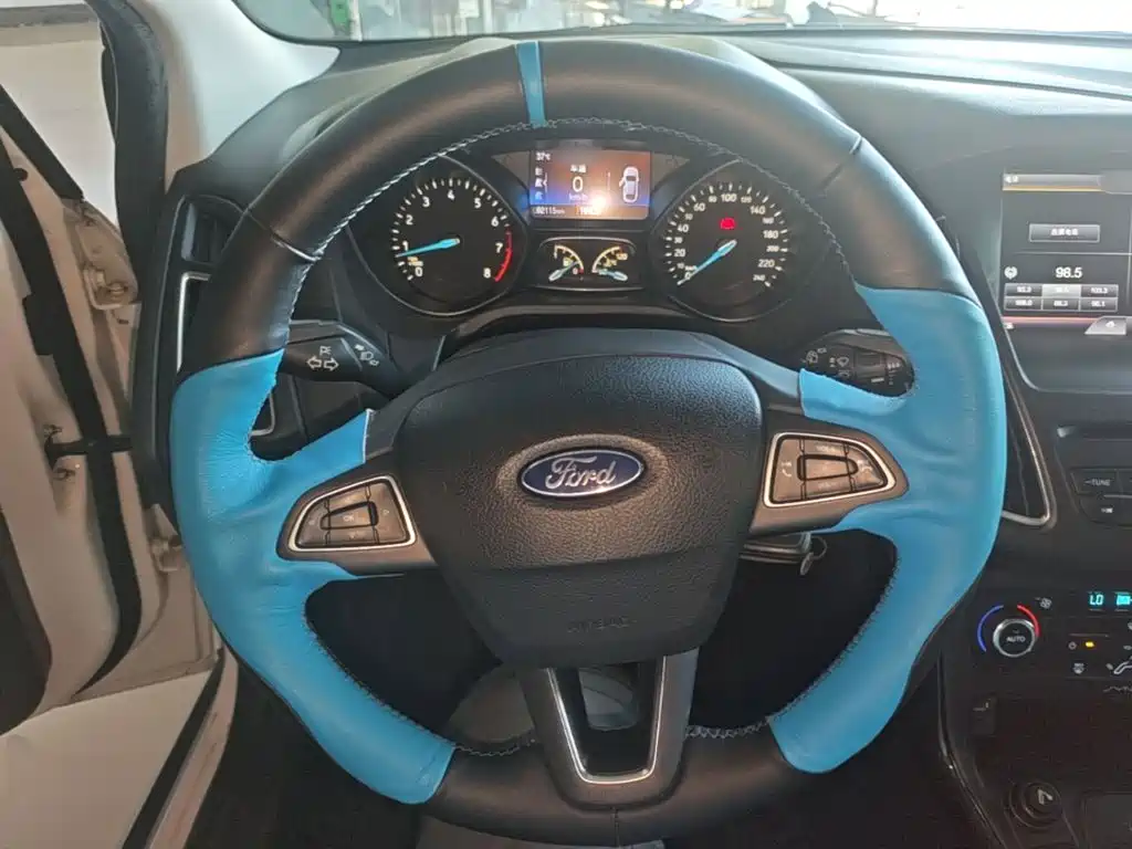 Фото 11 - Ford Focus