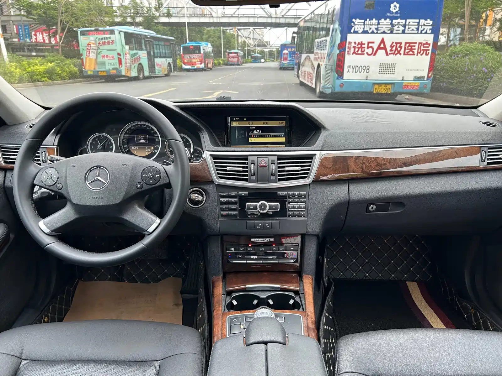 Фото 11 - Mercedes-Benz E-Class
