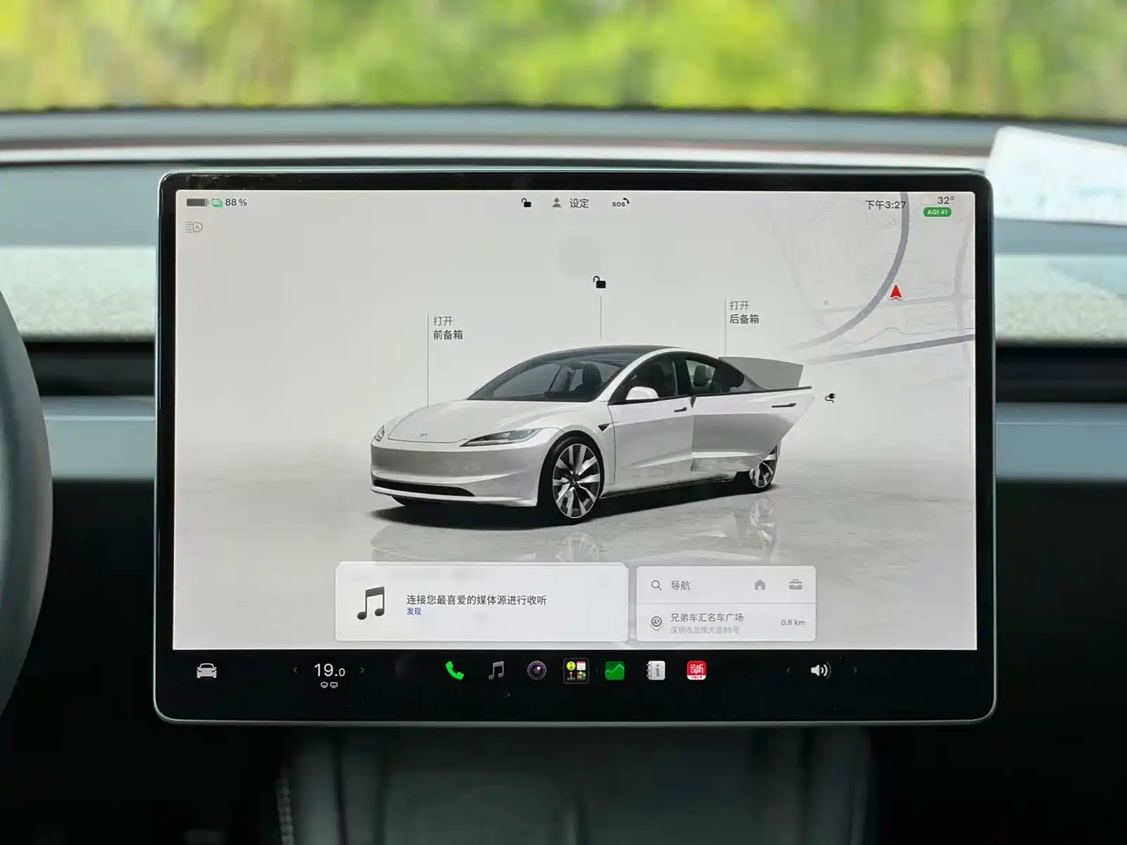 Фото 18 - Tesla Model 3