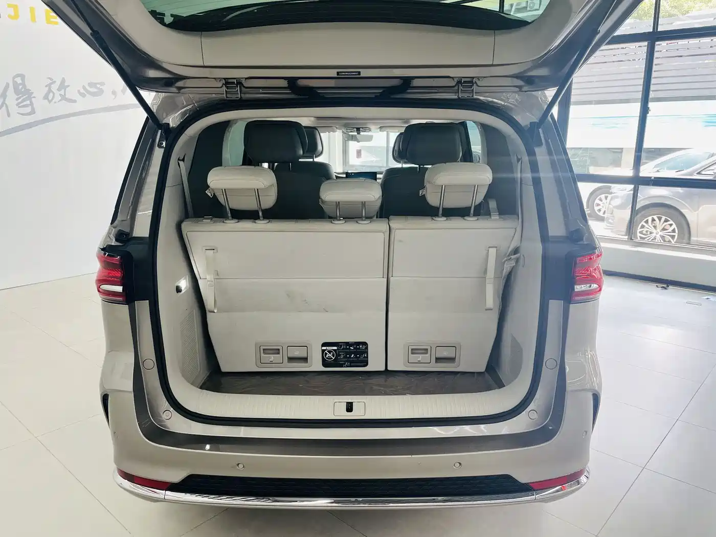 Roewe iMAX8 2025 2023 400TGI Premium Edition