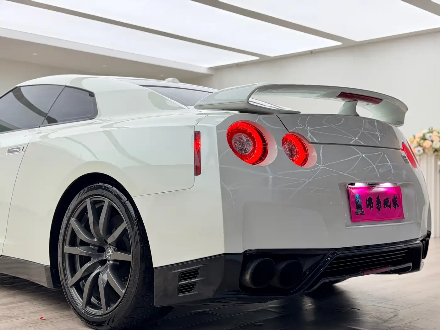Nissan GT-R фото 12