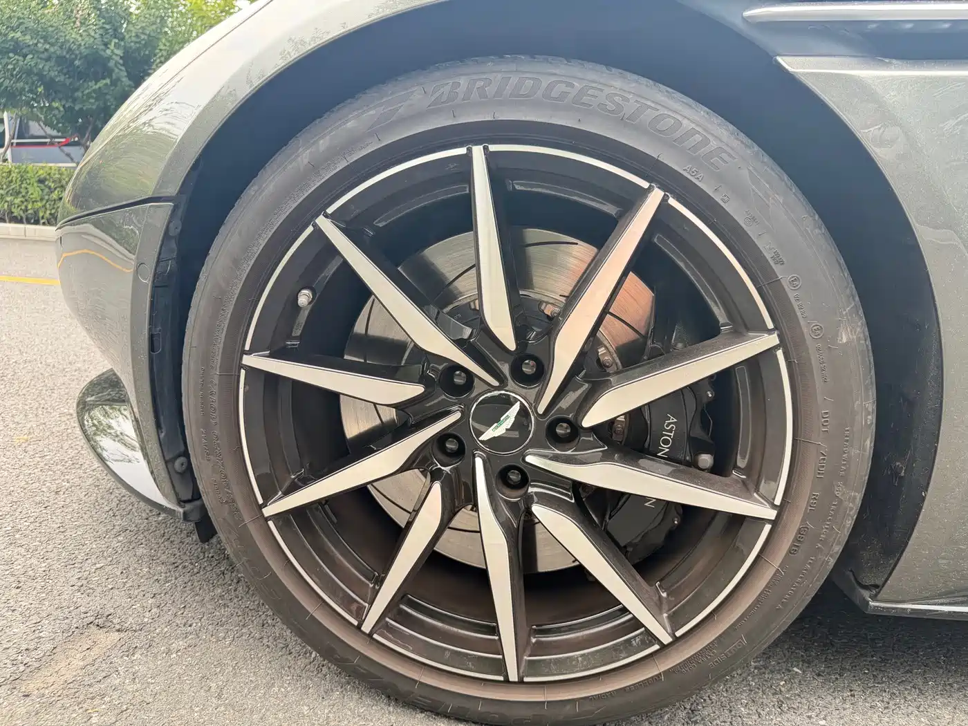 Aston Martin DB11 2017 2016 5.2T Launch Edition