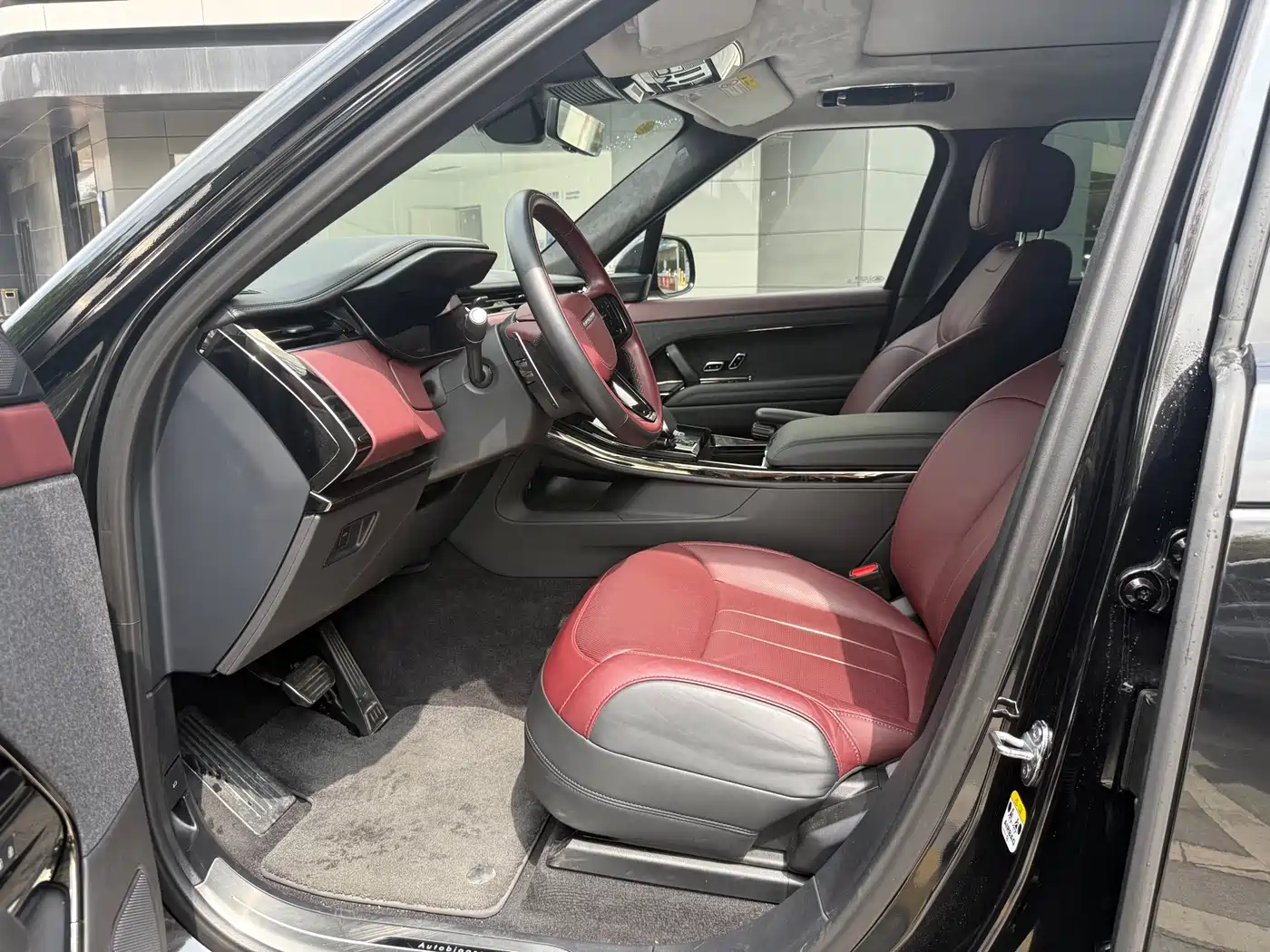 Land Rover Range Rover Sport 2024 400PS Exemplary Edition фото 3