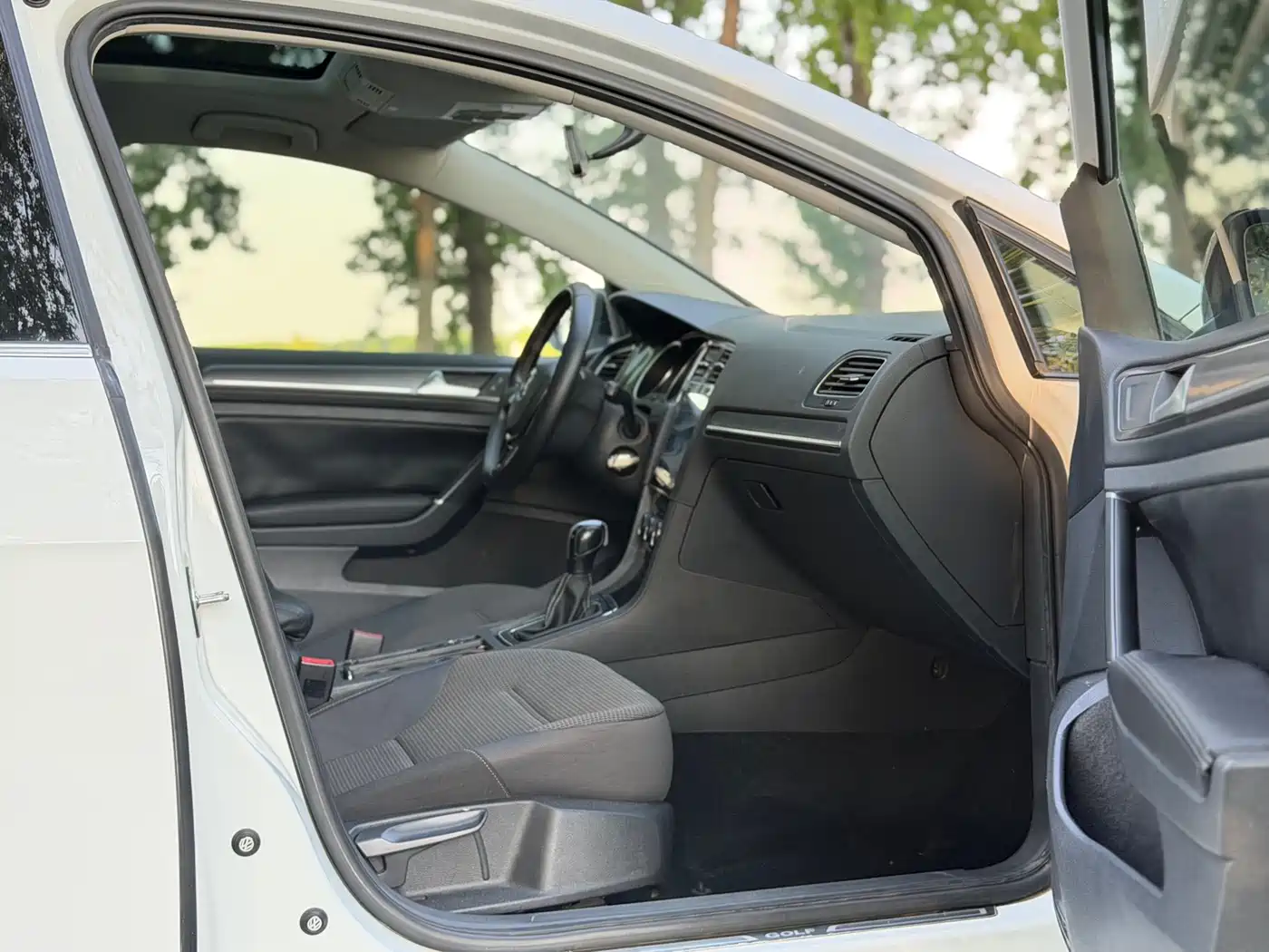 Volkswagen Golf 2016 1.6L Automatic Comfort фото 10