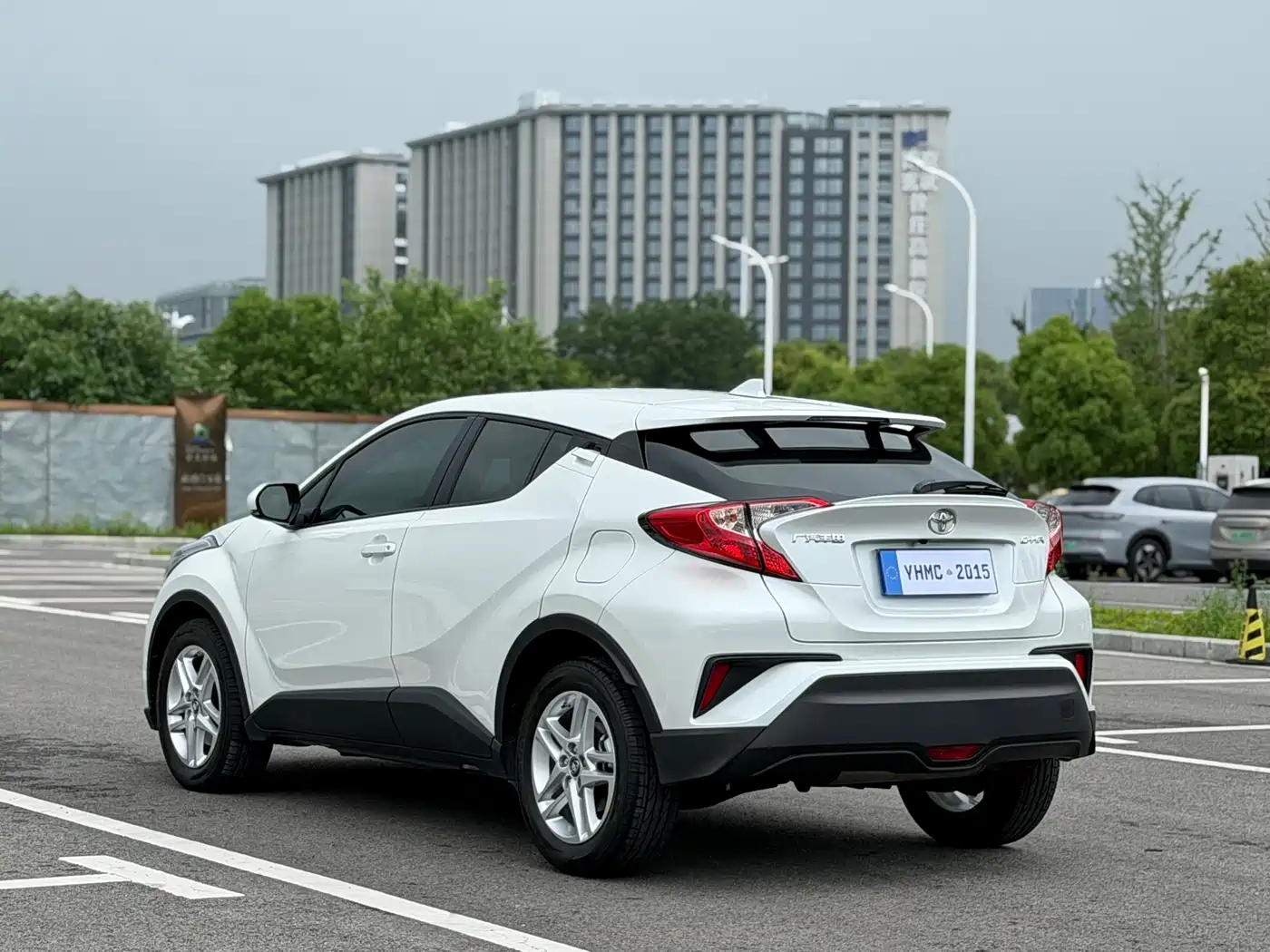 Toyota C-HR 2022 2.0L Leading Edition фото 17