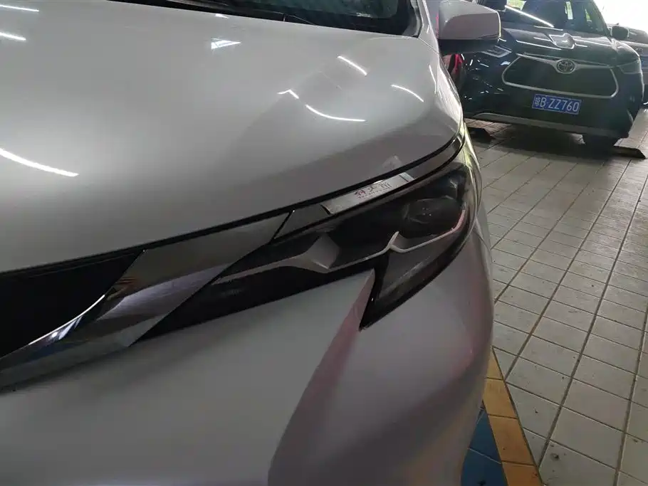 Toyota Sienna 2023 2.5L Hybrid Comfort Edition фото 5