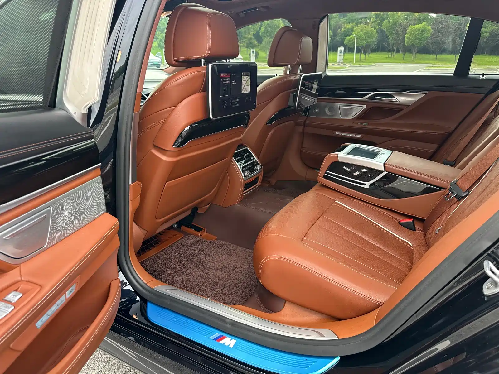 Фото 18 - BMW 7 Series