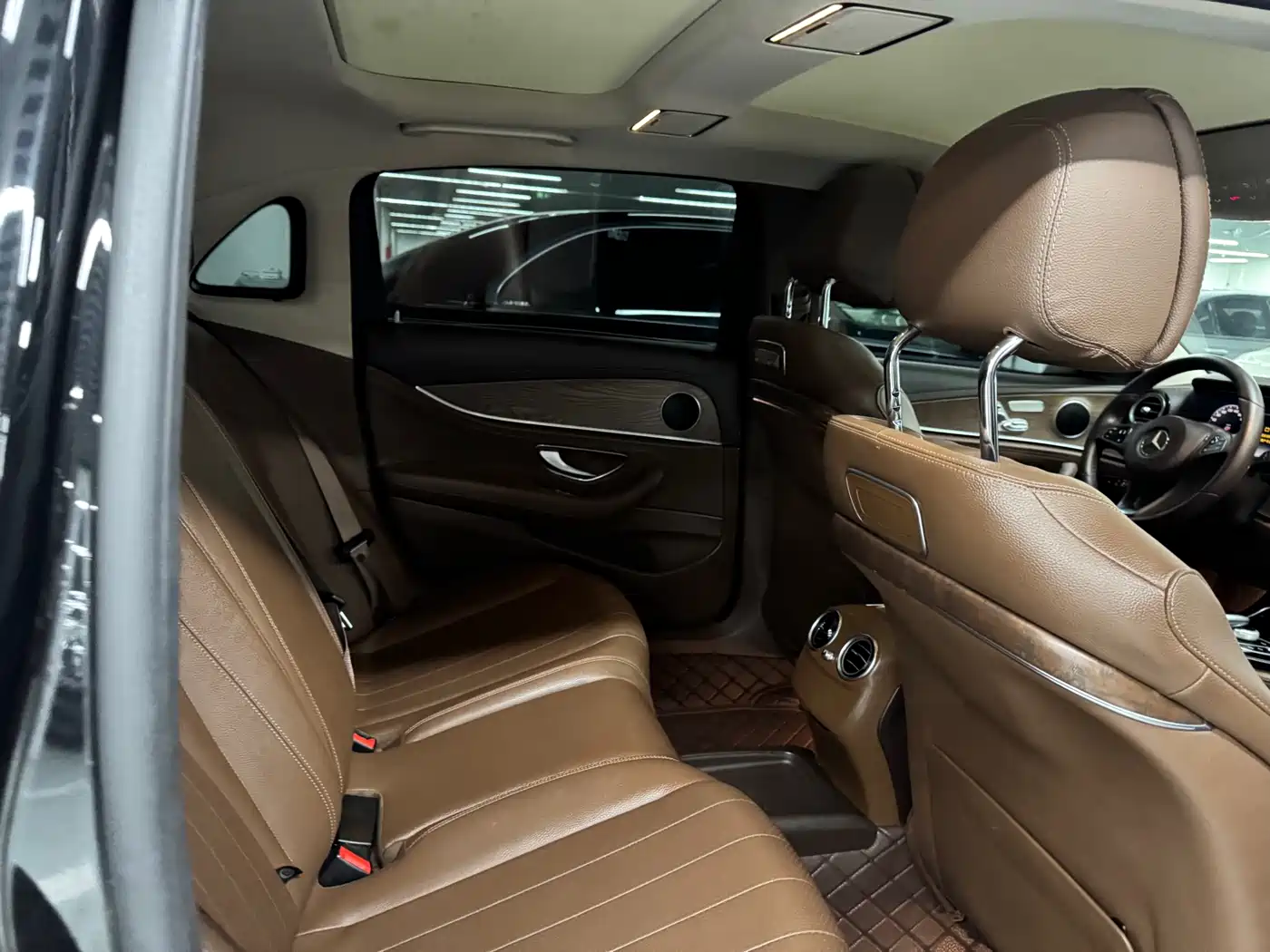 Mercedes-Benz E-Class 2016 E 300 L Sport Fashion Type фото 5