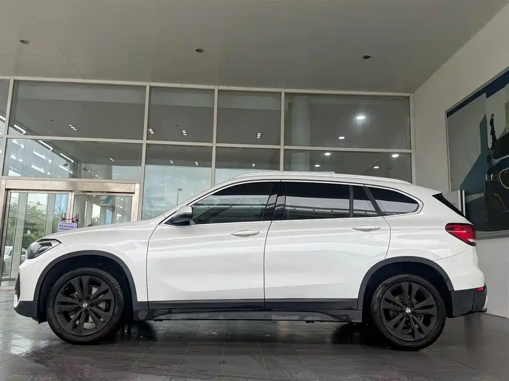 BMW X1 2021 Facelift sDrive20Li Fashion фото 3