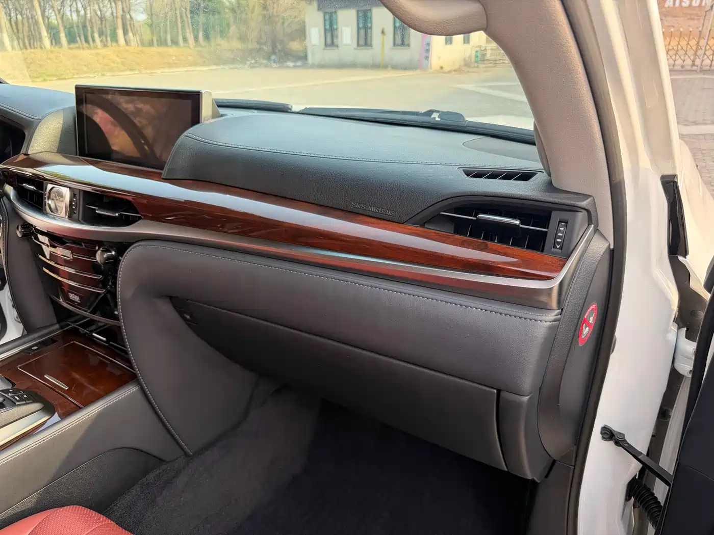 Lexus LX 2017 570 Prestige Luxury фото 19