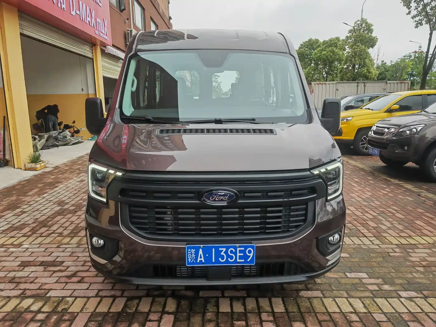 Ford Transit T8 2024 T8 2.0T Diesel Manual Mid-wheelbase Mid-roof 6-seater Multi-purpose Version (2/2/2) фото 2