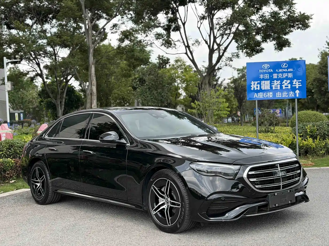 Фото 3 - Mercedes-Benz E-Class