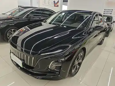 Hongqi E-QM5