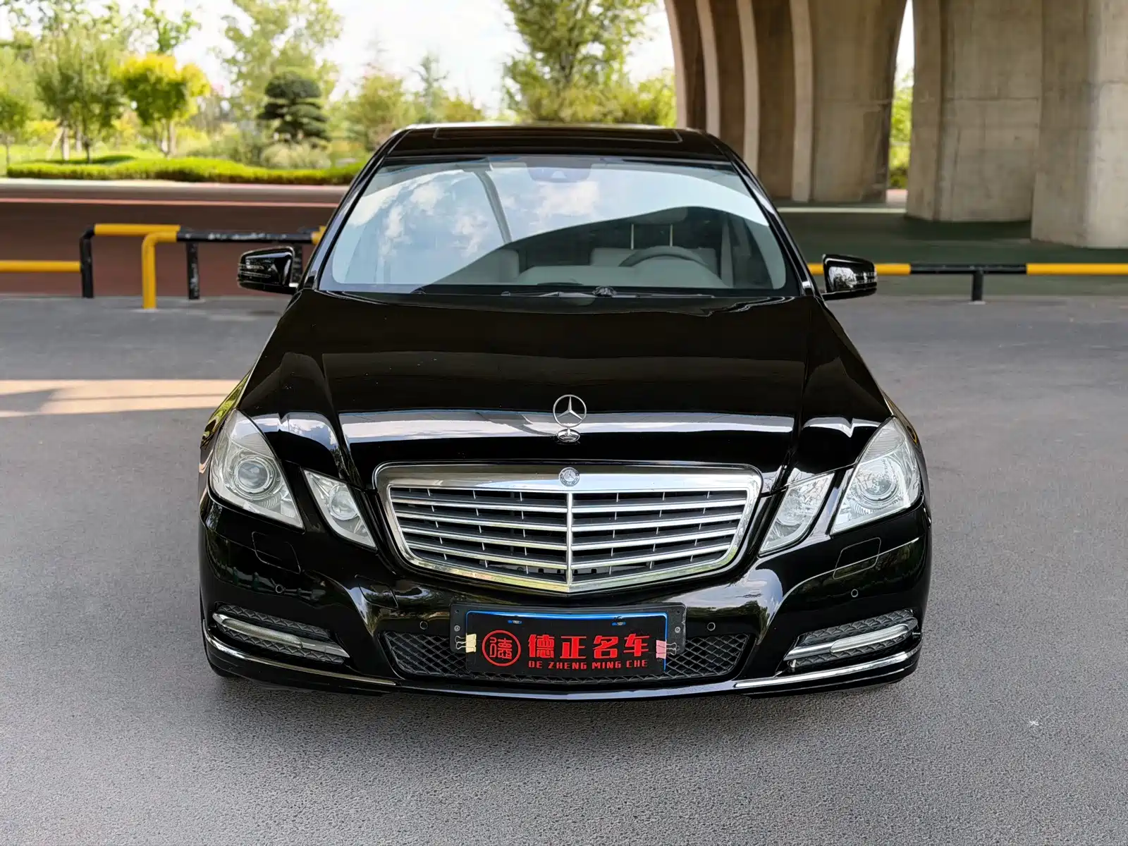 Photo 2 - Mercedes-Benz E-Class