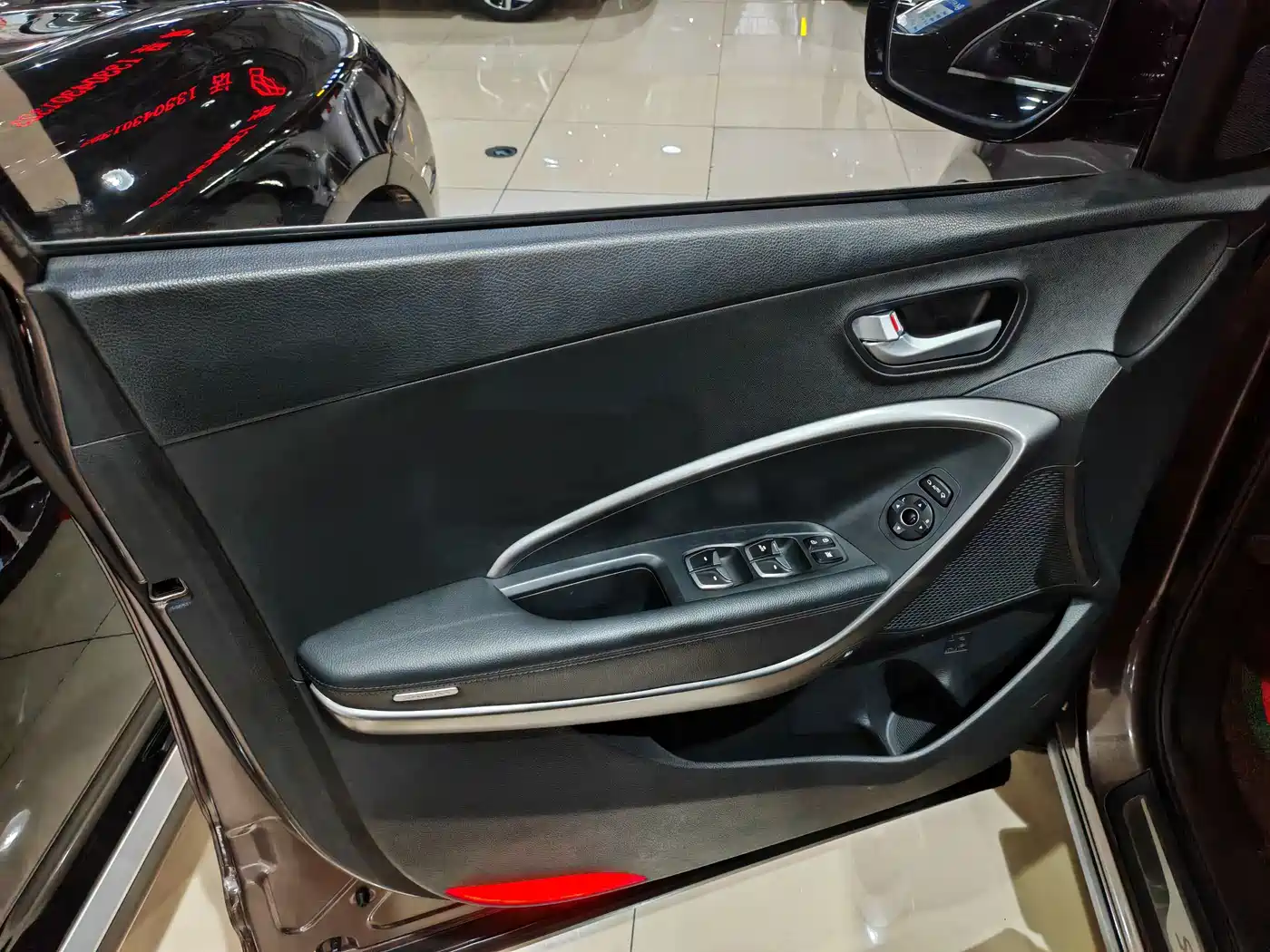 Hyundai Santa Fe (Import) 2013 3.0L 4WD Comfort Navigation Edition 7-Seater Euro V фото 12