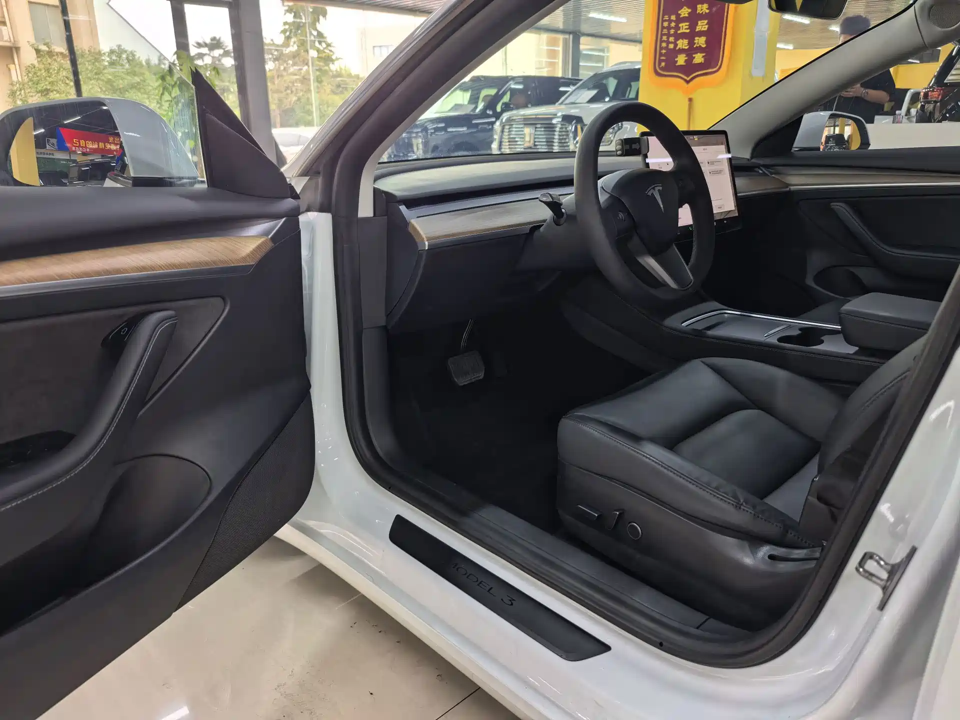 Фото 4 - Tesla Model 3