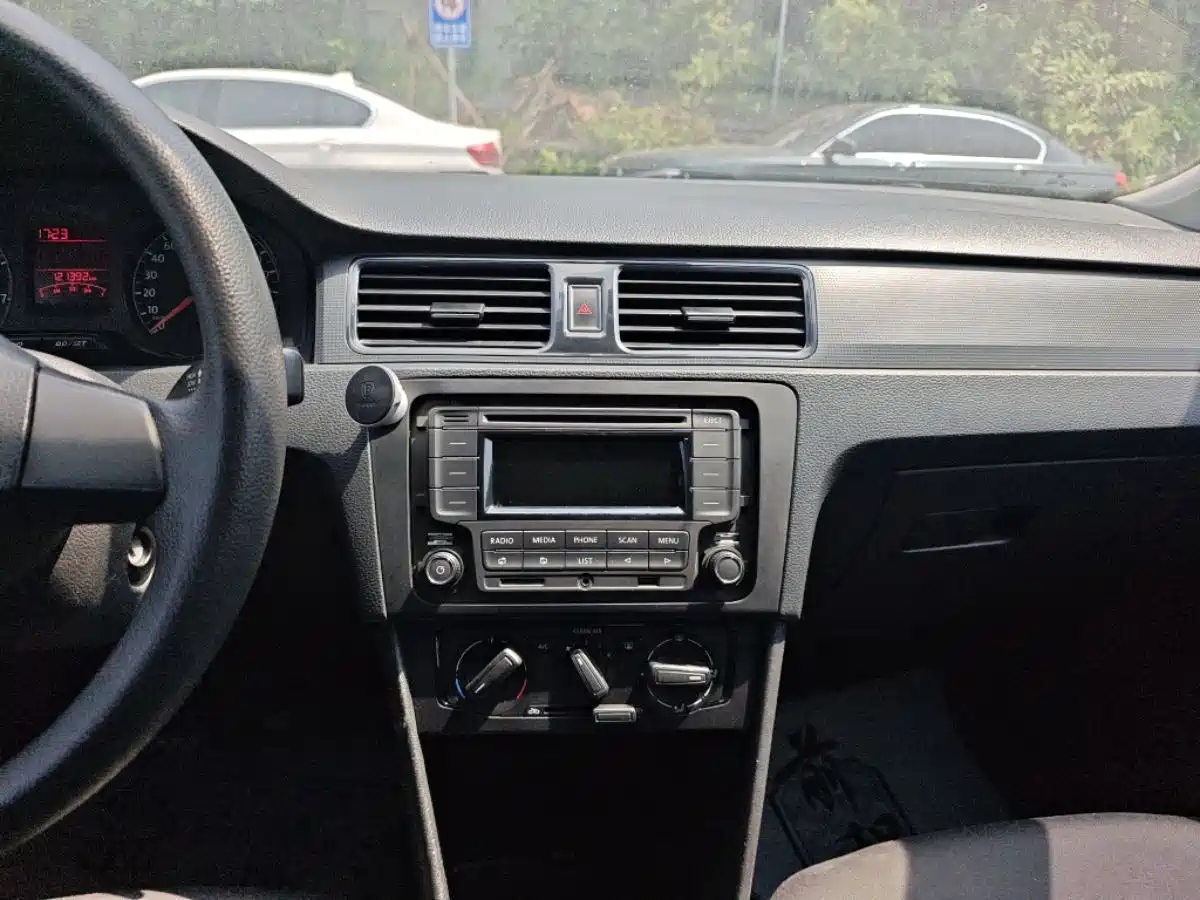 Volkswagen Santana 2015 1.6L Manual Trend Edition фото 8