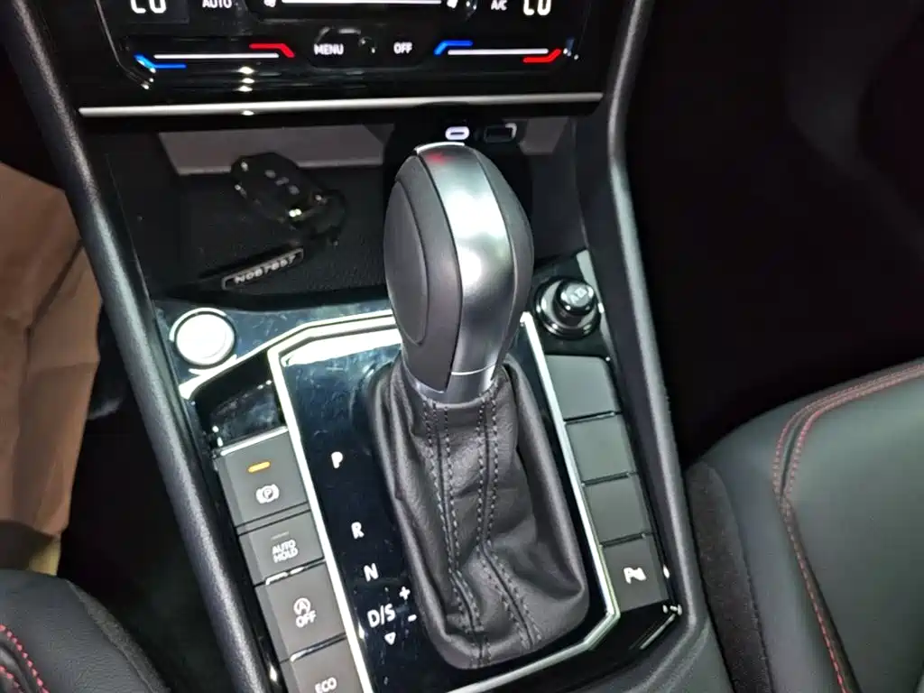 Volkswagen Lavida 2024 Model 300TSI DSG Starlight Leading Edition фото 14