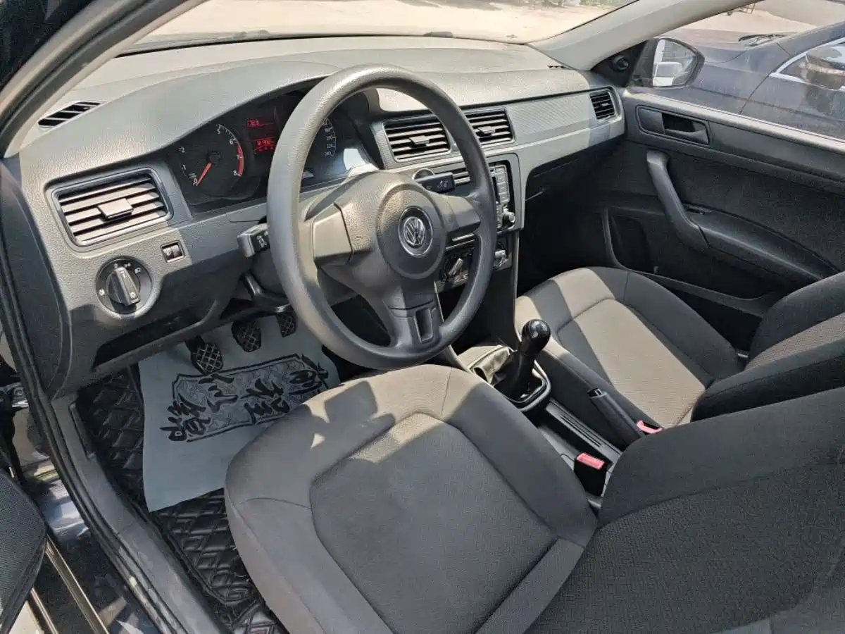 Volkswagen Santana 2015 1.6L Manual Trend Edition фото 4