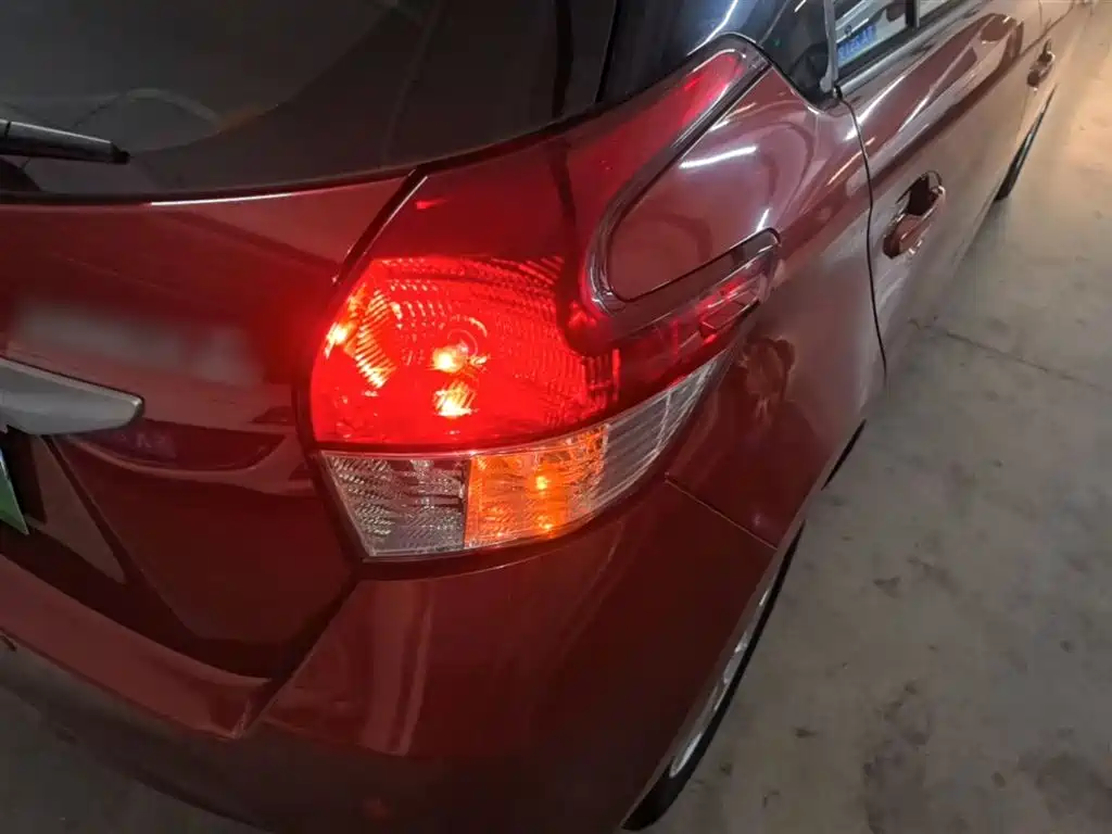 Toyota YARiS L Zhi Xuan 2015 1.5G Auto Sunroof Special Edition фото 8