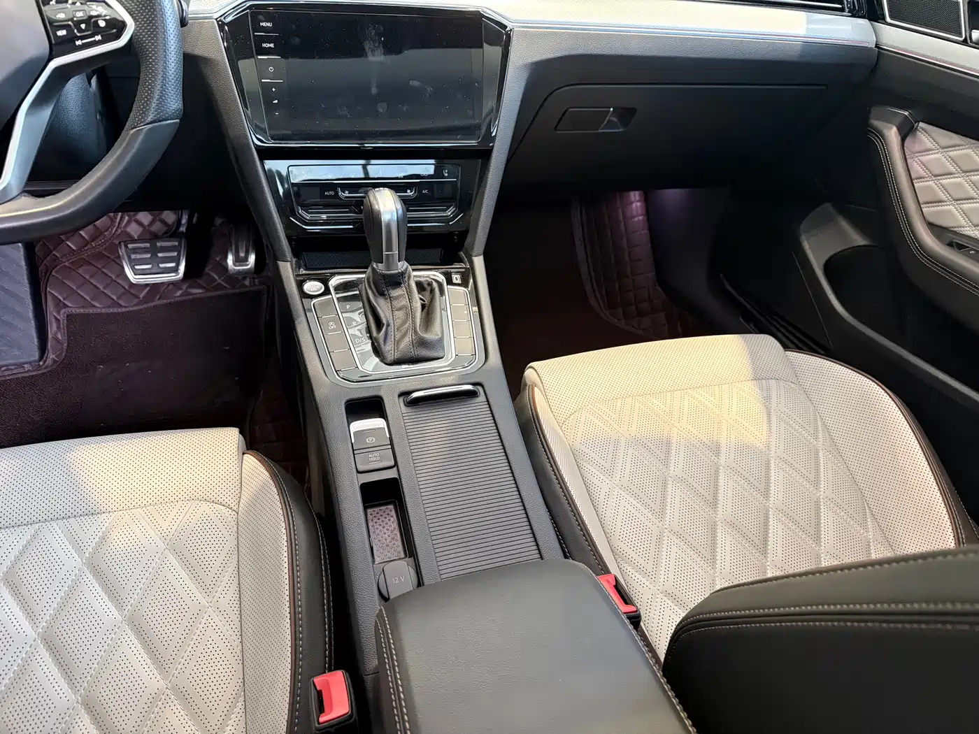 Volkswagen Magotan 2023 Model 2 Million Commemorative Edition 330TSI DSG Luxury фото 6