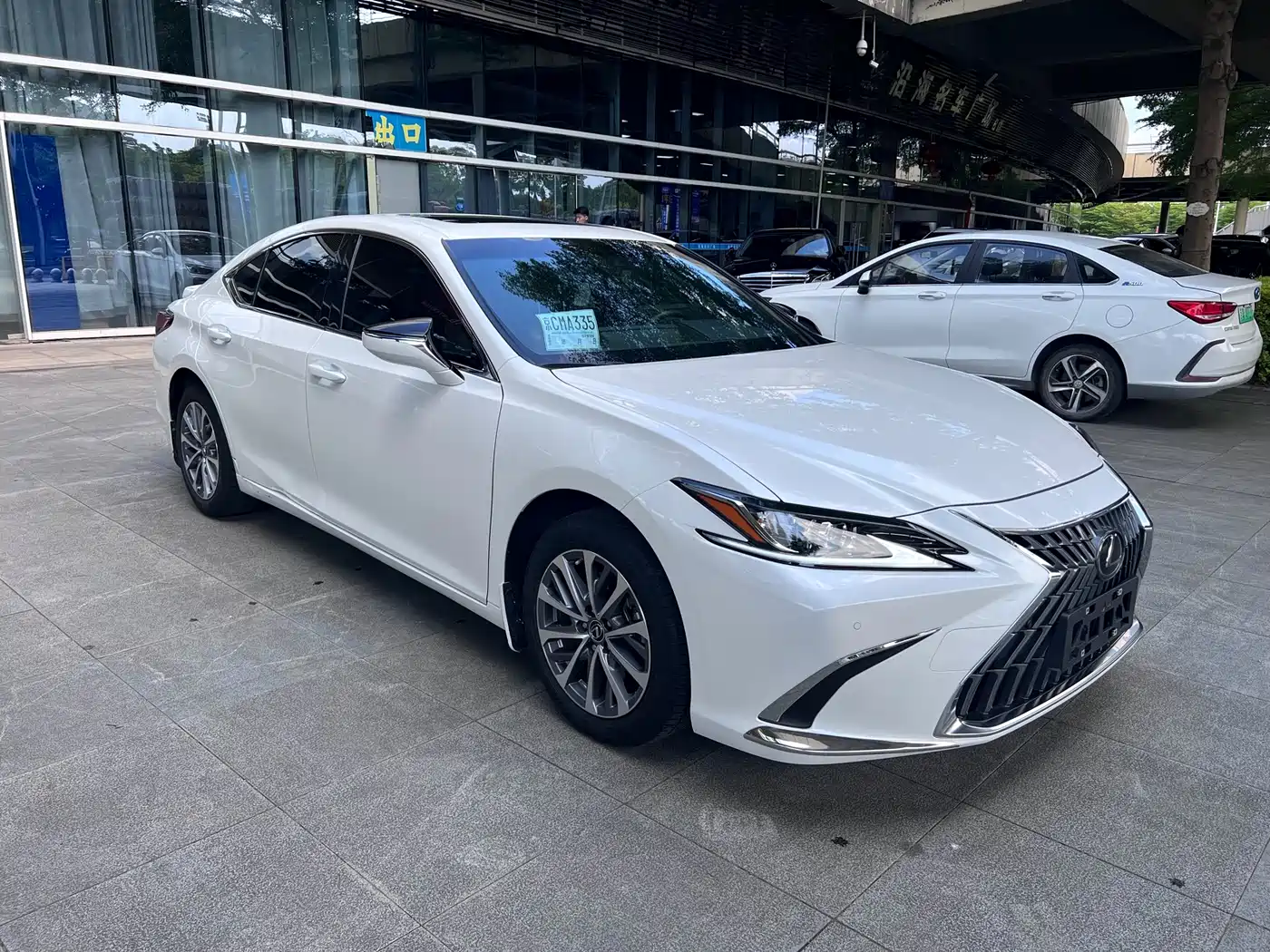 Lexus ES 2023 200 Excellence Edition фото 3