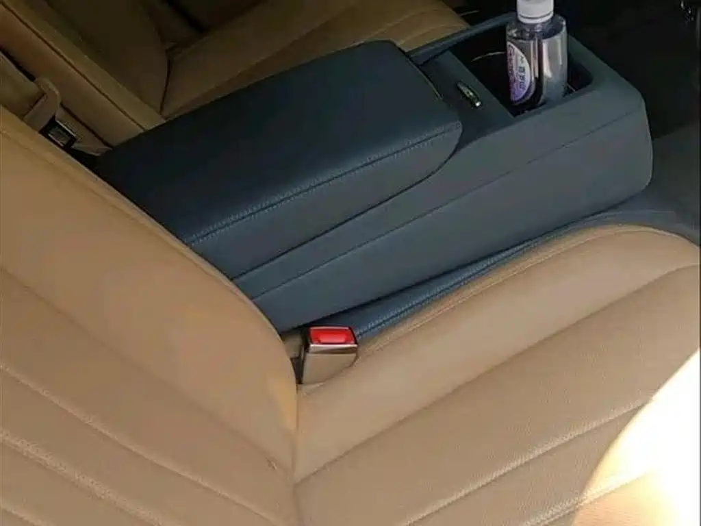 Bentley Flying Spur 2023 4.0T V8 Elegance Edition фото 8