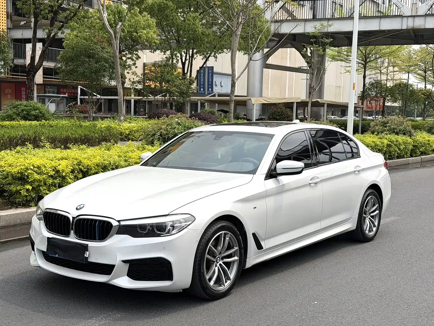 BMW 5 Series 2020 525Li M Sport Package
