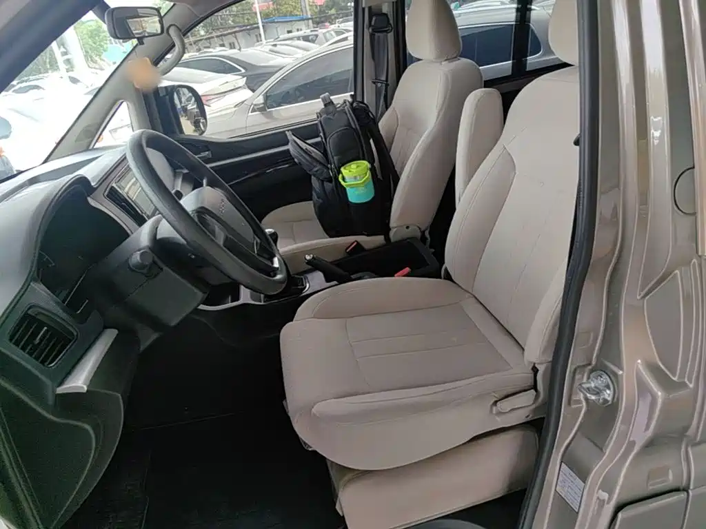 Dongfeng Fengxing Lingzhi 2025 2023 M5L 1.6L Basic 7-seater
