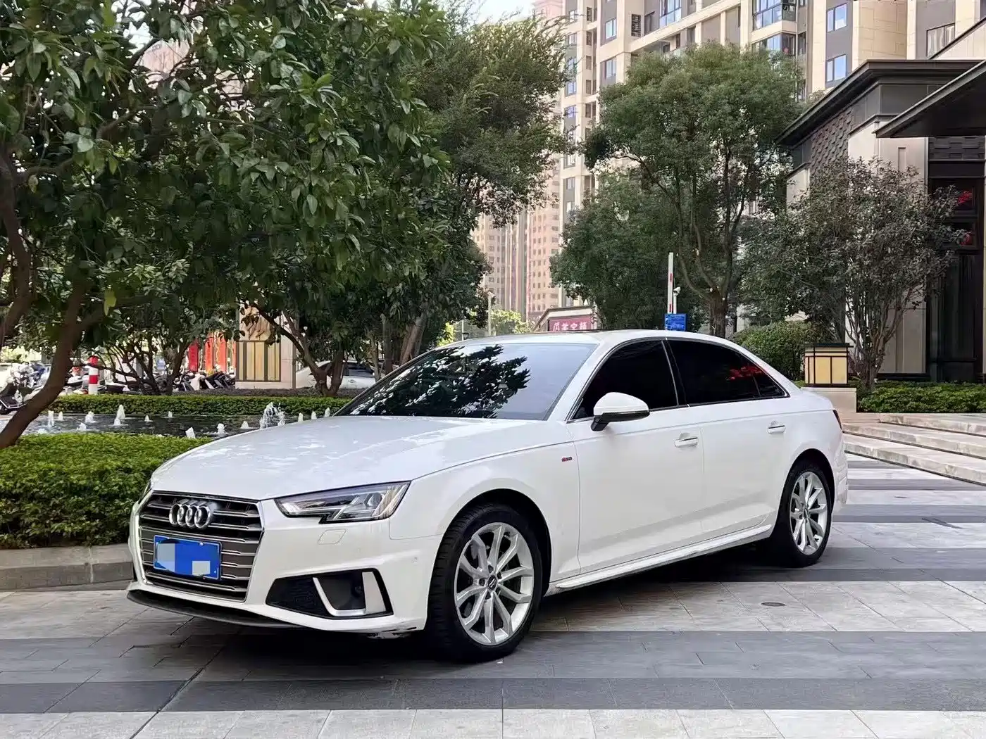 Фото 1 - Audi A4L