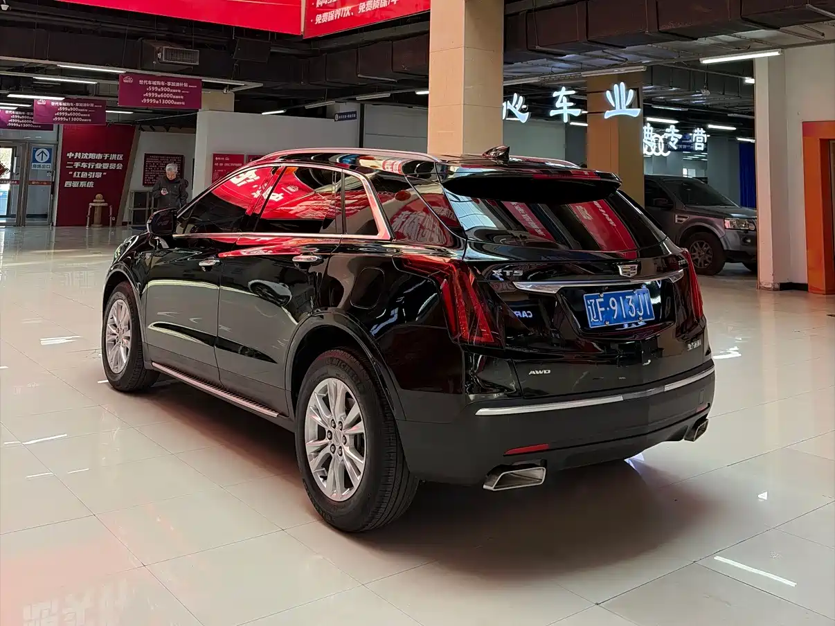 CADILLAC XT5