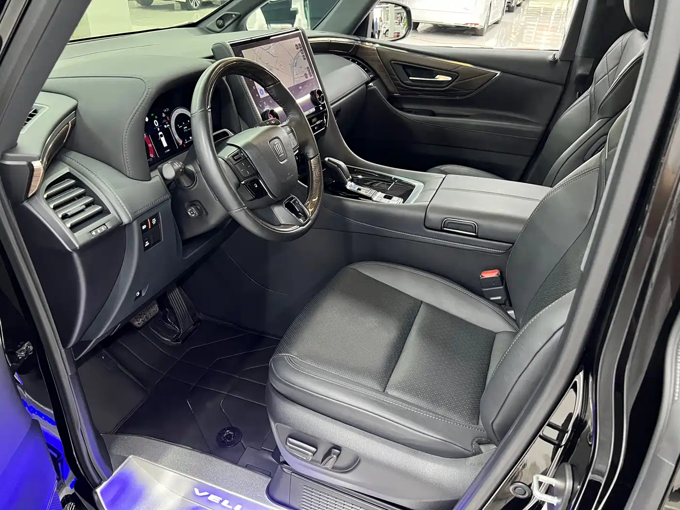 Toyota Vellfire 2024 Crown Hybrid 2.5L Executive Premium Edition фото 21