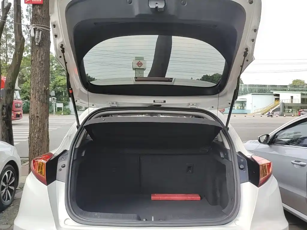 صورة 19 - Changan Eado XT