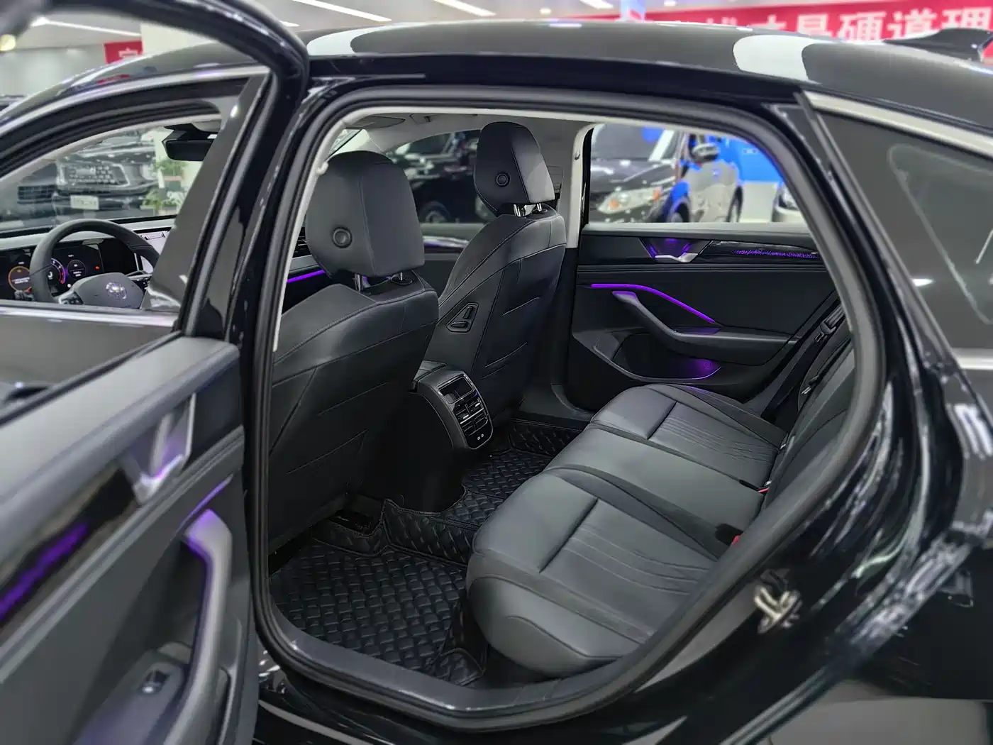 Volkswagen Magotan 2024 300TSI DSG Premium Edition (Eye-catching Package) фото 9