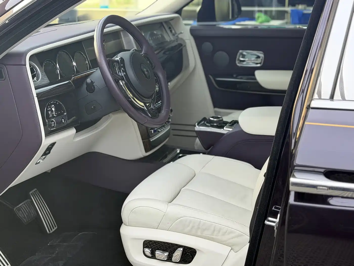 Rolls-Royce Phantom 2018 6.7T Long Wheelbase Version фото 18