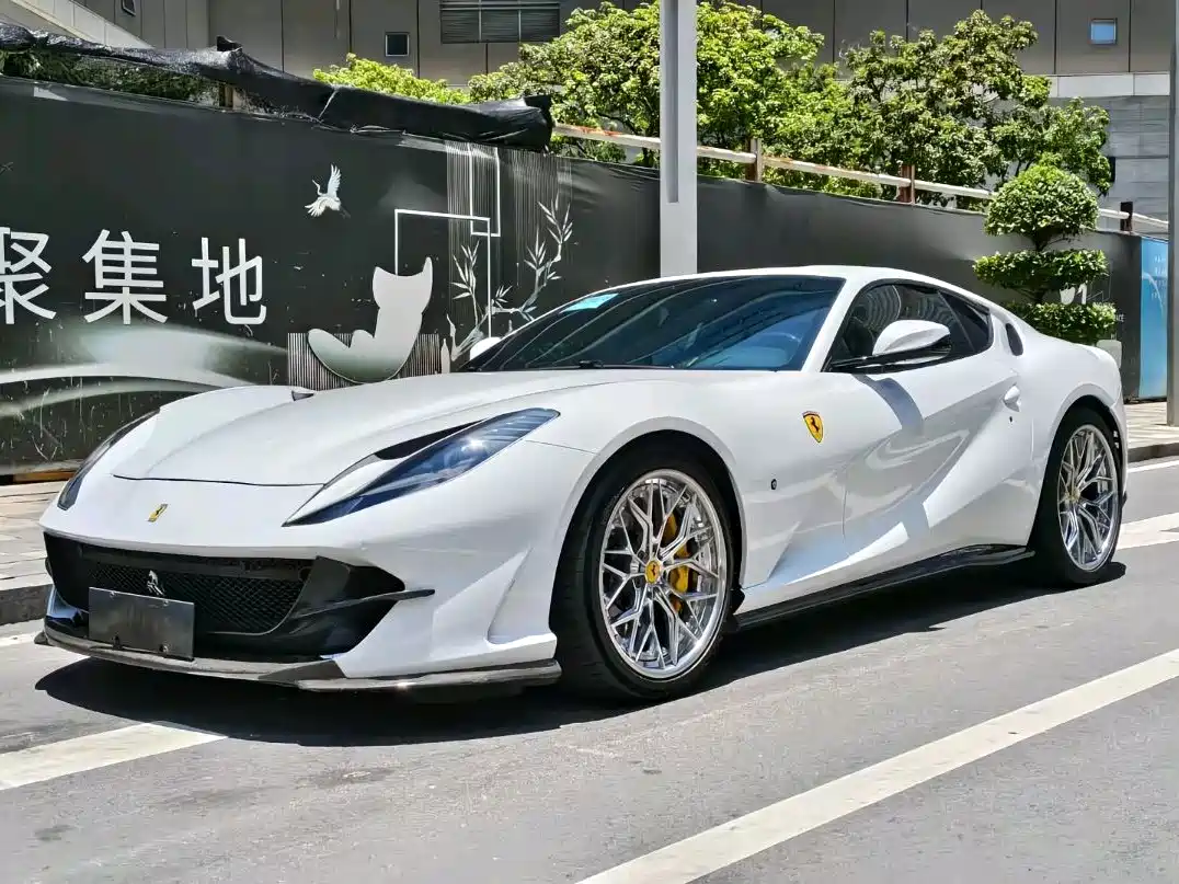 Ferrari 812 2018 2017 6.5L Superfast
